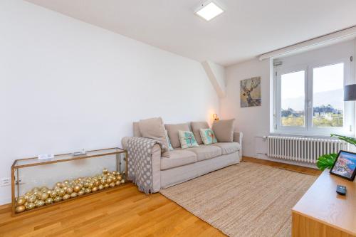 Gemini Zurich Apartment 5B - Downtown 2BR Deluxe Loft Apt