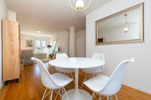 Gemini Zurich Apartment 5B - Downtown 2BR Deluxe Loft Apt