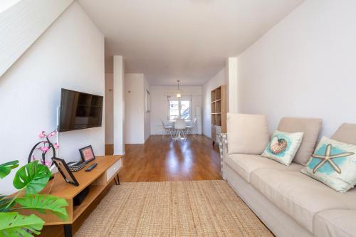 Gemini Zurich Apartment 5B - Downtown 2BR Deluxe Loft Apt