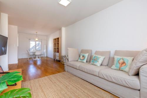 Gemini Zurich Apartment 5B - Downtown 2BR Deluxe Loft Apt
