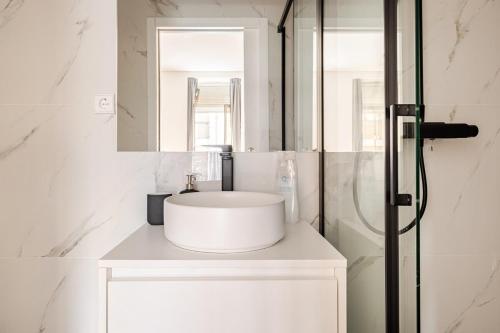 Ένα μπάνιο στο 2-Studio House Steps from Best Attractions of Porto