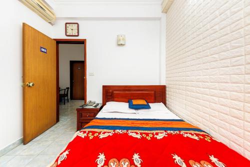 Postel nebo postele na pokoji v ubytování Binh Minh Ngoc Khanh Hotel