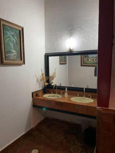 Imagen de la galería de Country house with unique view on Lake Pátzcuaro, en Tzintzuntzán
