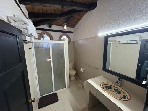 Un baño de Country house with unique view on Lake Pátzcuaro