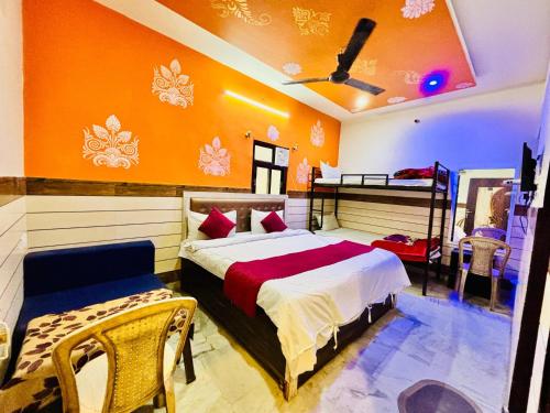 a bedroom with a bed and two bunk beds at Hotel Royal Pinkcity in Jaipur