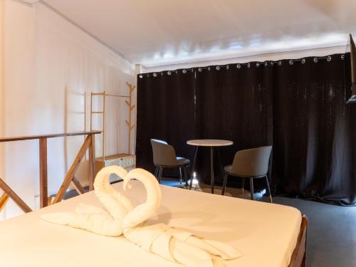 Sip Sunset Hostel and Loungeにあるベッド