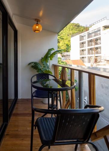 Sip Sunset Hostel and Loungeにあるバルコニーまたはテラス