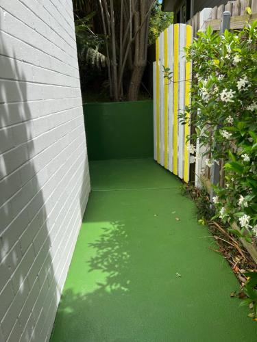 Κήπος έξω από το Casa de Piña walk to the beach