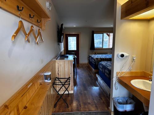 Koupelna v ubytování Methow River Lodge and Cabins