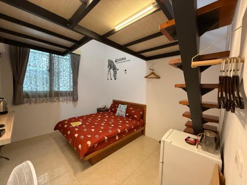 a small bedroom with a bed and a staircase at Jinguann B&B in Hualien City