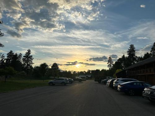 a street with cars parked on the side of the road at Methow River Lodge and Cabins in Winthrop