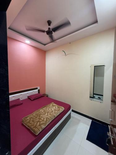 a bedroom with a bed and a ceiling at Hotel Vinayak rooms in Ujjain