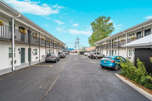 a parking lot with cars parked in front of buildings at Redamo Suites in Jefferson