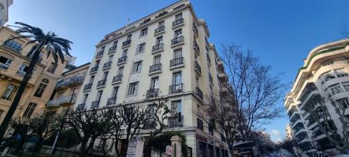Très joli 2 pièces à côté de l'AC Hotel Marriott Nice