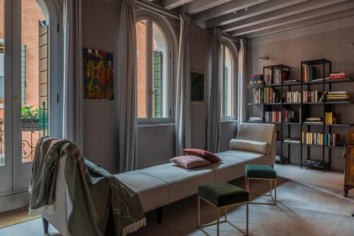 a living room with a couch and a book shelf at Contrada 18 in Oderzo