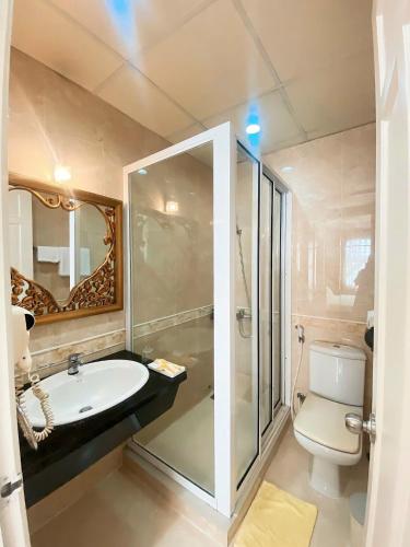 Ένα μπάνιο στο HOANG THANH THUY AIRPORT HOTEL 2 - Gần Ẩm Thực Đêm Chợ Hoàng Hoa Thám