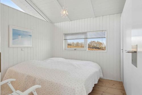 Ένα ή περισσότερα κρεβάτια σε δωμάτιο στο Lovely Summer House With Sea View