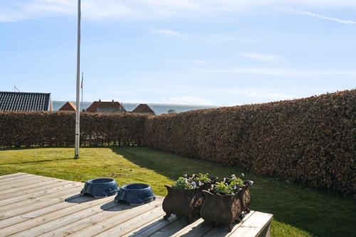 Κήπος έξω από το Lovely Summer House With Sea View