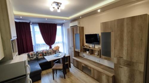 Μια τηλεόραση ή/και κέντρο ψυχαγωγίας στο Luxury Apartment Neptune Center