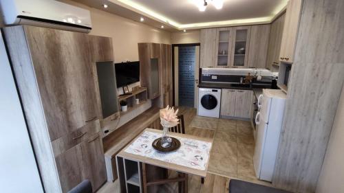 Η κουζίνα ή μικρή κουζίνα στο Luxury Apartment Neptune Center