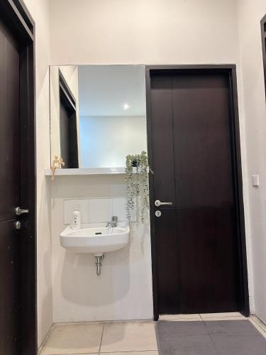 a bathroom with a sink and a mirror at BUMI LOKA residence in Gantungan