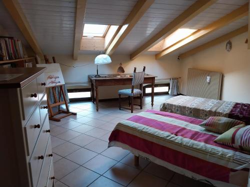 a bedroom with a bed and a desk in a room at Appartamento centro storico in Riva del Garda