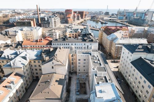 Nespecifikovaný výhled na destinaci Helsinky nebo výhled na město při pohledu z apartmánu