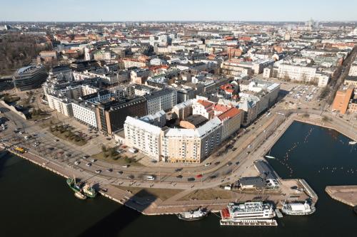 Nespecifikovaný výhled na destinaci Helsinky nebo výhled na město při pohledu z apartmánu
