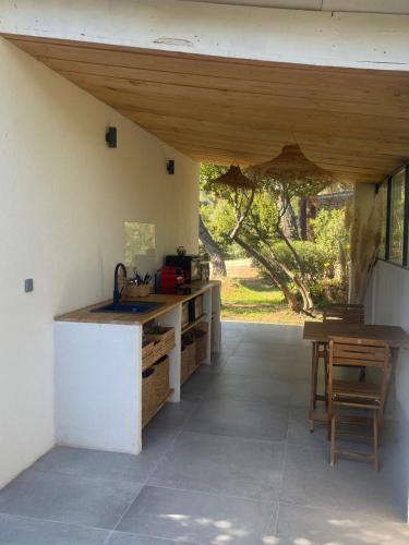 Η κουζίνα ή μικρή κουζίνα στο Chambre à louer