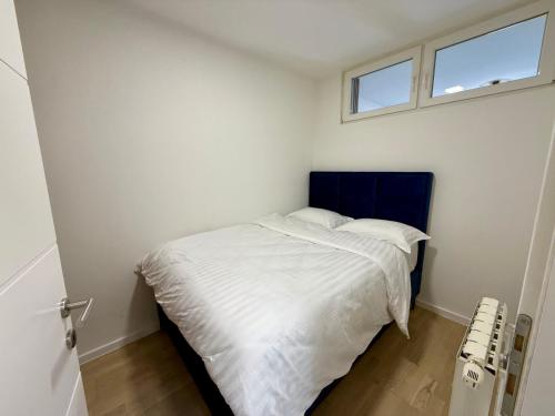 Ένα ή περισσότερα κρεβάτια σε δωμάτιο στο Blue Nest Sarajevo Bulevar