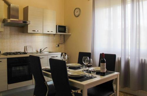 Dapur atau dapur kecil di Tuscan Welcome - Elegant Apartment with Balcony