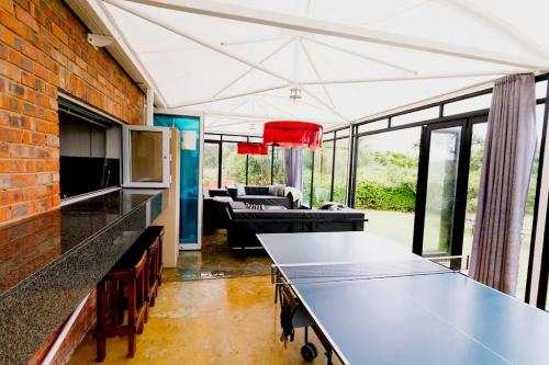 Instalaciones para jugar ping pong en 90 on Wellington o alrededores