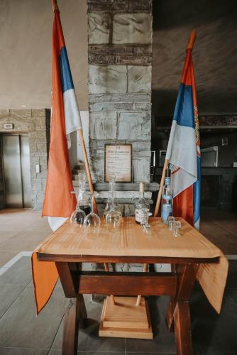 a wooden table with two flags on top of it at Hotel Mlavske Terme Ždrelo in Ždrelo