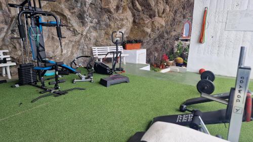Posilňovňa alebo fitness centrum v ubytovaní Pequeño paraíso frente al mar Playa Chica