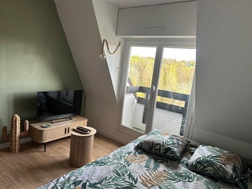 Un televizor și/sau centru de divertisment la Évasion à Villers sur mer - Calme et chaleureux