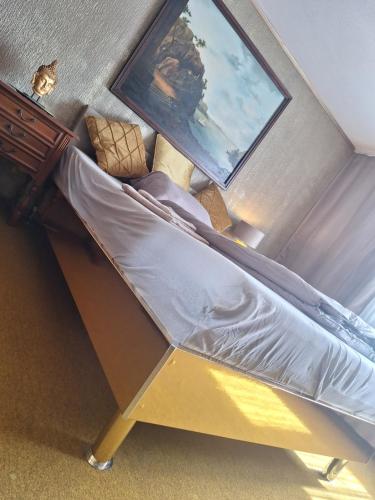 a bed in a room with a large screen at Darmstadt Living in Darmstadt