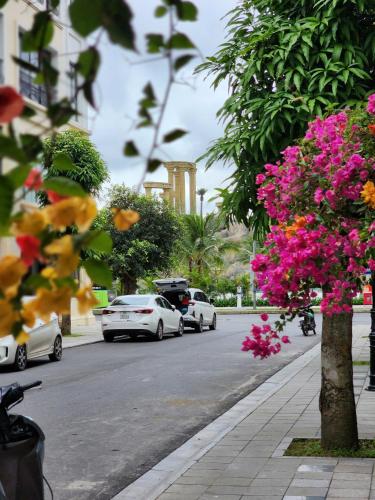 a street with cars parked on the side of the road at Timi Homestay Near the Wave Park Ocean Park 2 in Hòa Bình