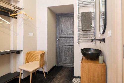 a bathroom with a black sink and a door at Affittacamere Alle Volte in Brindisi