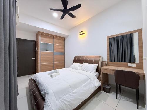 Ένα ή περισσότερα κρεβάτια σε δωμάτιο στο Happinezzmo HomeStay Mutiara Rini