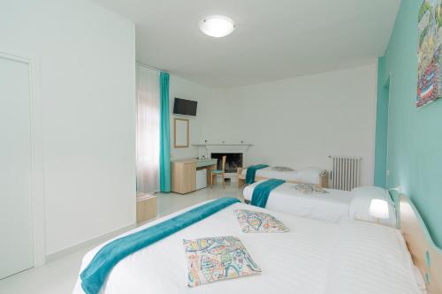 a bedroom with two beds and a fireplace at Tra I Monti in Tramonti