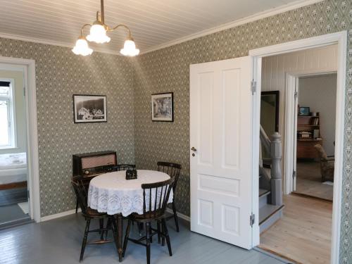 Φωτογραφία από το άλμπουμ του Unikt og romslig hus perfekt for grupper σε Nordfjordeid