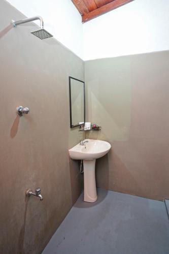 Ένα μπάνιο στο 4ty two Homestay Galle