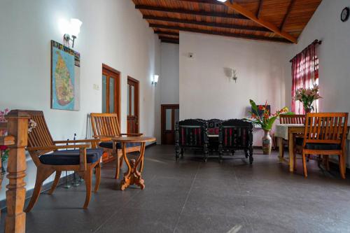 Posezení v ubytování 4ty two Homestay Galle