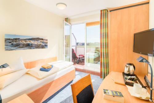 Postel nebo postele na pokoji v ubytování Hotel Strandburg