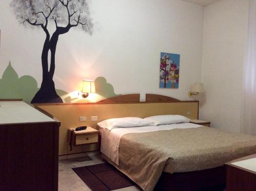 Ένα ή περισσότερα κρεβάτια σε δωμάτιο στο Hotel Alexandra