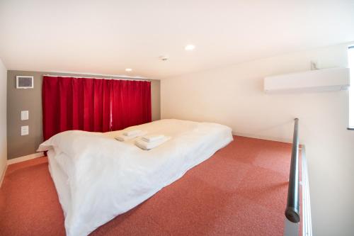 Ένα ή περισσότερα κρεβάτια σε δωμάτιο στο Apartment Sanjo