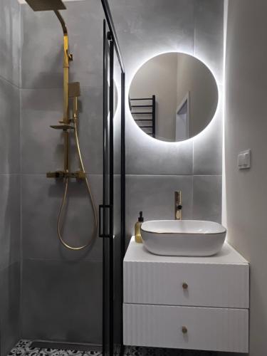 Ένα μπάνιο στο Moon Rooms