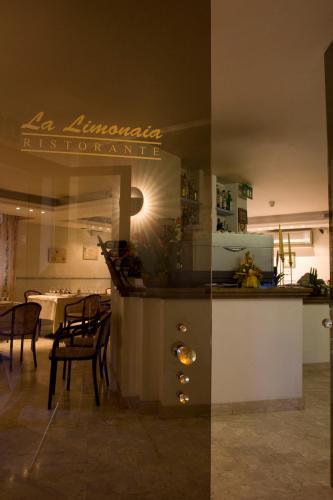 Η κουζίνα ή μικρή κουζίνα στο Hotel Alexandra