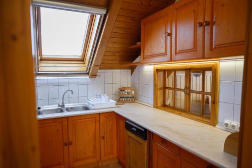 Kuchyň nebo kuchyňský kout v ubytování Essence Apartman Tokaj