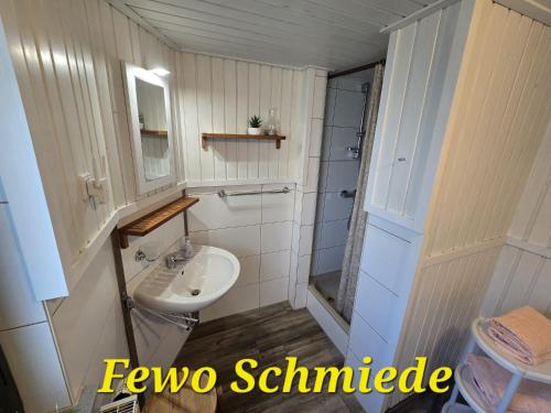 Ένα μπάνιο στο Ferienwohnung zur Schmiede